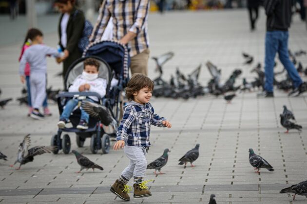 Bakanımız Derya Yanık: “İhtiyaç sahibi ailelerimizin çocukları için bu ay toplam 236 milyon TL Sosyal ve Ekonomik Destek (SED) ödüyoruz”