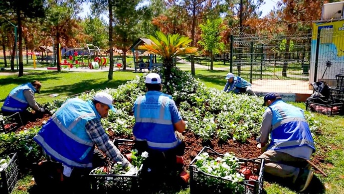 Eyyübiye Parkları Çiçekleniyor