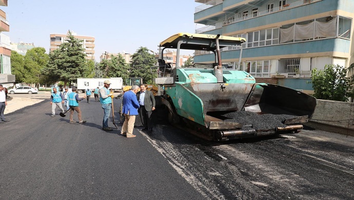 BAŞKAN CANPOLAT, SICAK ASFALT ÇALIŞMALARINI İNCELEDİ