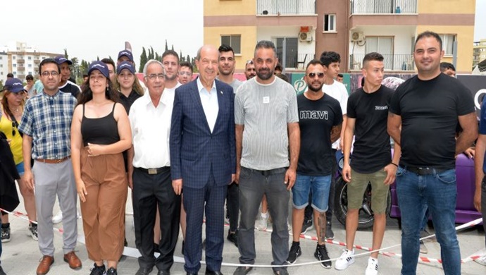 Cumhurbaşkanı Ersin Tatar, 6. City Mall Klasik Otomobil Slalom yarışının startını verdi