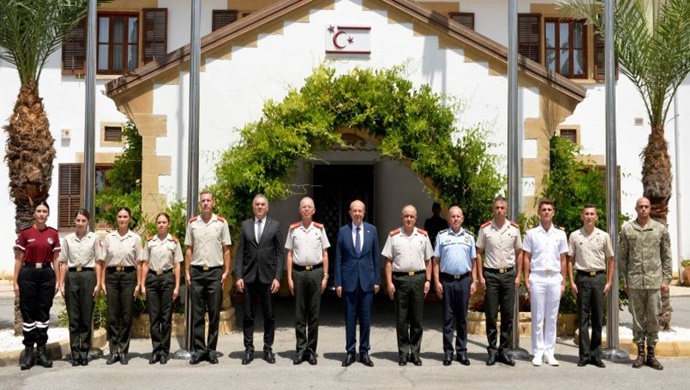 Cumhurbaşkanı Ersin Tatar, 1 Ağustos Toplumsal Direniş Bayramı nedeniyle Güvenlik Kuvvetleri Komutanı Tümgeneral Zorlu Topaloğlu’nu kabulünde konuştu