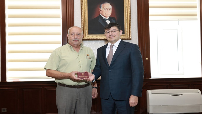 İsraildəki diaspor fəalına Azərbaycan Respublikasının medalı təqdim olunub