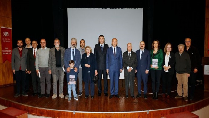 Cumhurbaşkanı Ersin Tatar, “Kıbrıs Türk Folklorunun Çınarı-Mahmut İslâmoğlu Armağanı” isimli kitabın tanıtım etkinliğine katıldı