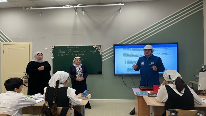 Birleşik Rusya, Çeçen okul çocuklarına ve velilerine enerji tasarrufunun temel prensiplerini öğretti