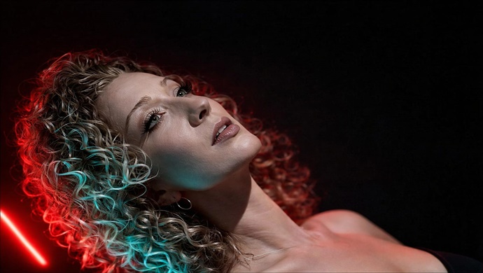 TÜRKİYE’NİN SEVİLEN SESİ ECE VARDAR, YENİ ŞARKISI “AGANTA BURİNA BURİNATA” İÇİN STÜDYODA!