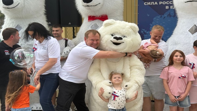 «Единая Россия» организовала патриотические, культурные и спортивные акции по всей стране в День России